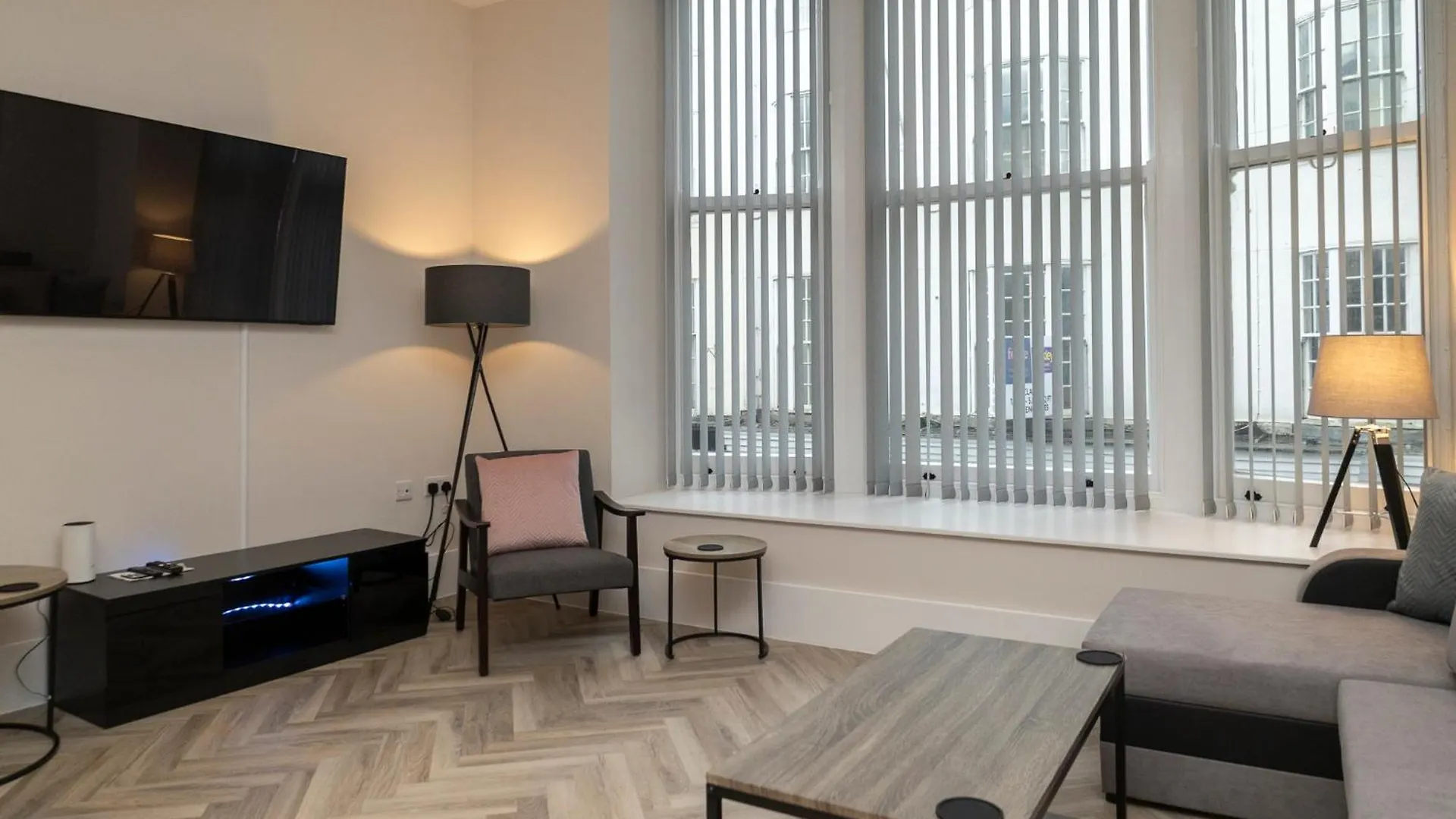 Flat 1 Stunning Central Loft Style Apartment In The Famous Brighton Lanes