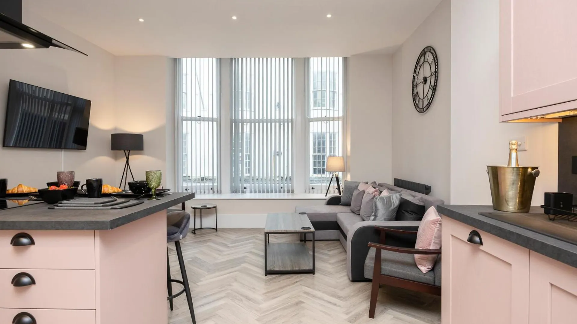 Flat 1 Stunning Central Loft Style Apartment In The Famous Brighton Lanes