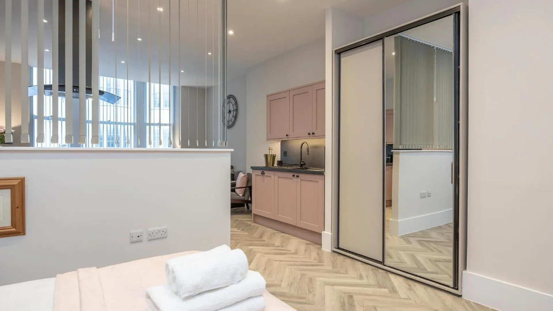 Flat 1 Stunning Central Loft Style Apartment In The Famous Brighton Lanes 0*,  Velká Británie